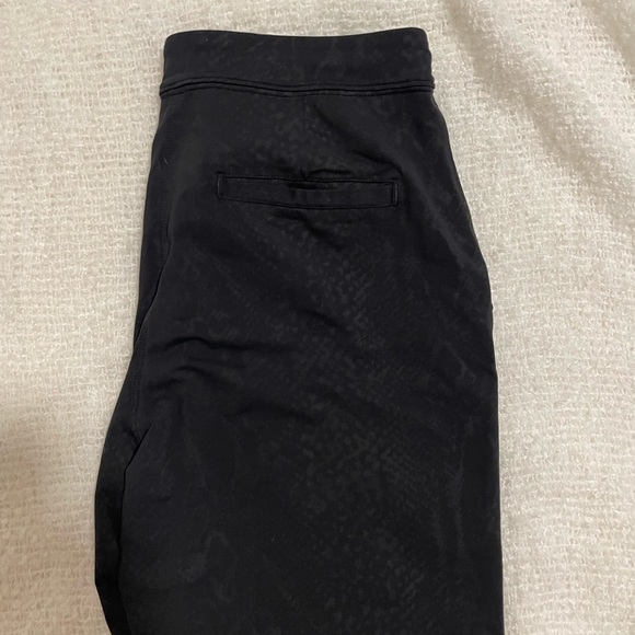 Size 4 LULU jogger “on the fly” - Picture 2 of 4